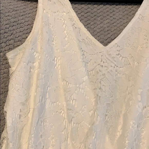 V-neck white lace romper. Only worn once or twice - Picture 3 of 6